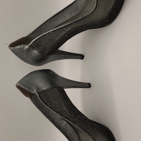 Heels - Picture 3 of 4